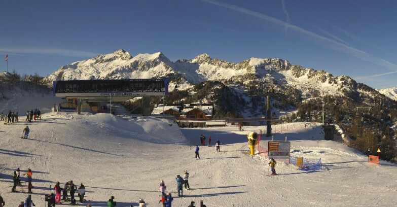 Webcam Ski area Campiglio Dolomiti di Brenta Val di Sole Val Rendena - Seggiovia Orso Bruno 