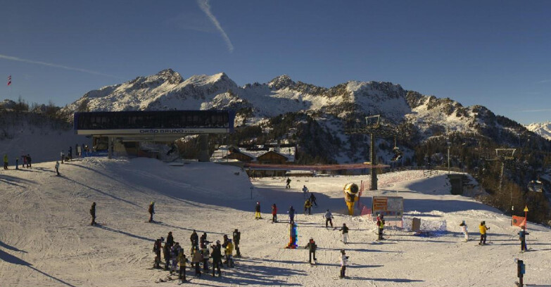Webcam Ski area Campiglio Dolomiti di Brenta Val di Sole Val Rendena - Seggiovia Orso Bruno 
