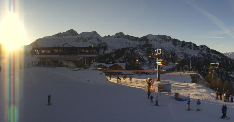 Webcam Folgarida-Marilleva  (Skiarea Campiglio Dolomiti di Brenta - Val di Sole Val Rendena) - Seggiovia Orso Bruno 