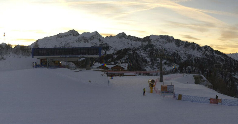 Webcam Folgarida-Marilleva  (Skiarea Campiglio Dolomiti di Brenta - Val di Sole Val Rendena) - Seggiovia Orso Bruno 