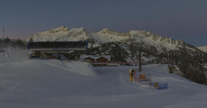 Webcam Ski area Campiglio Dolomiti di Brenta Val di Sole Val Rendena - Seggiovia Orso Bruno 