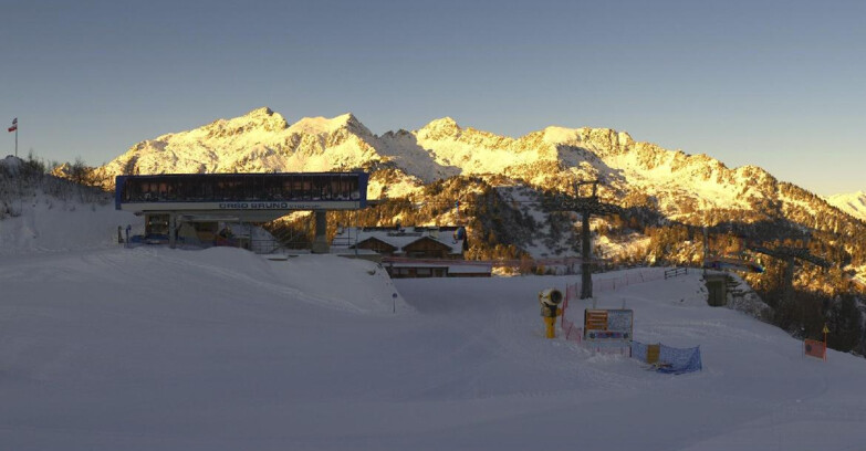 Webcam Ski area Campiglio Dolomiti di Brenta Val di Sole Val Rendena - Seggiovia Orso Bruno 