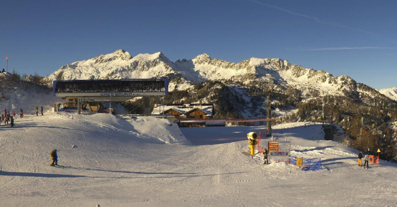 Webcam Ski area Campiglio Dolomiti di Brenta Val di Sole Val Rendena - Seggiovia Orso Bruno 