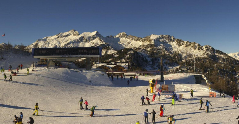 Webcam Ski area Campiglio Dolomiti di Brenta Val di Sole Val Rendena - Seggiovia Orso Bruno 