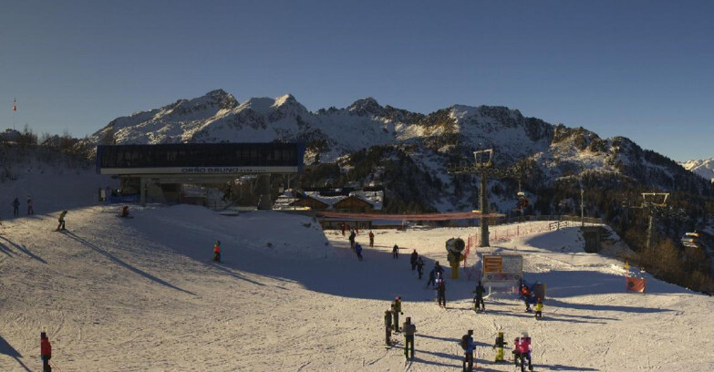 Webcam Ski area Campiglio Dolomiti di Brenta Val di Sole Val Rendena - Seggiovia Orso Bruno 