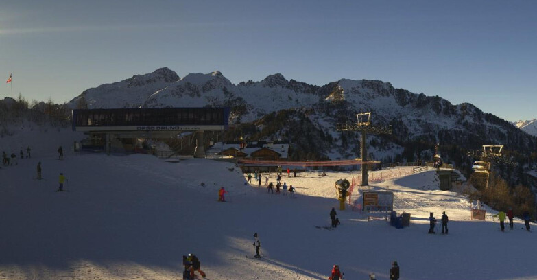Webcam Ski area Campiglio Dolomiti di Brenta Val di Sole Val Rendena - Seggiovia Orso Bruno 