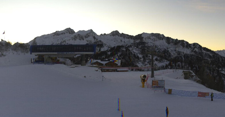 Webcam Ski area Campiglio Dolomiti di Brenta Val di Sole Val Rendena - Seggiovia Orso Bruno 