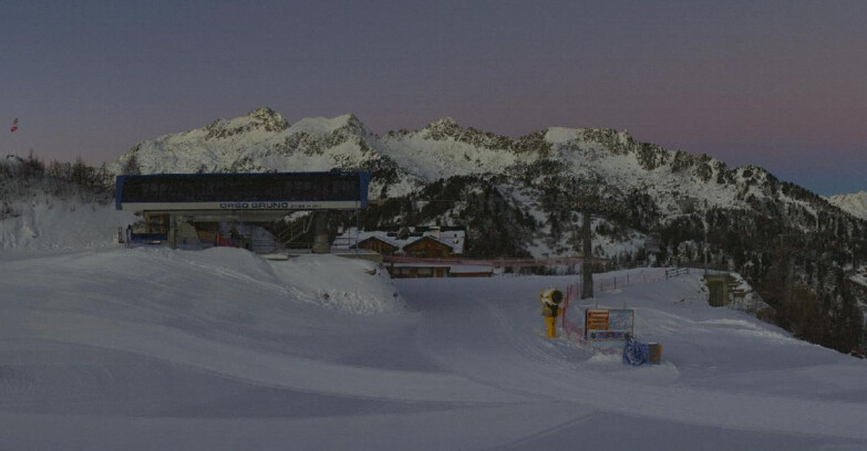 Webcam Ski area Campiglio Dolomiti di Brenta Val di Sole Val Rendena - Seggiovia Orso Bruno 