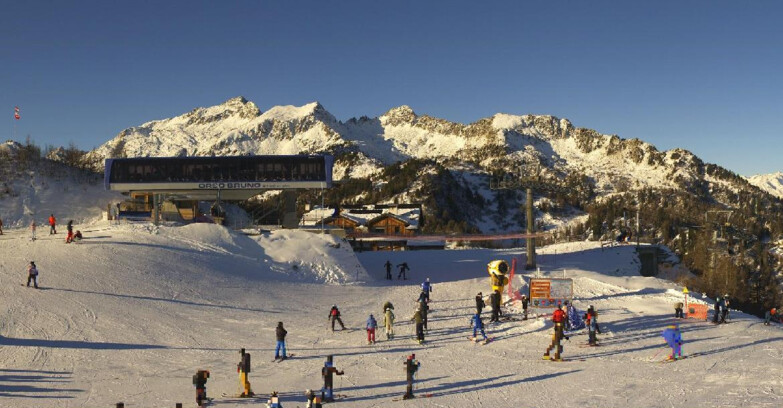 Webcam Ski area Campiglio Dolomiti di Brenta Val di Sole Val Rendena - Seggiovia Orso Bruno 