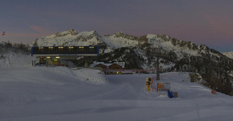 Webcam Ski area Campiglio Dolomiti di Brenta Val di Sole Val Rendena - Seggiovia Orso Bruno 