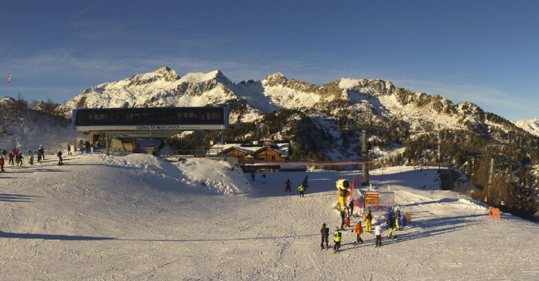 Webcam Ski area Campiglio Dolomiti di Brenta Val di Sole Val Rendena - Seggiovia Orso Bruno 