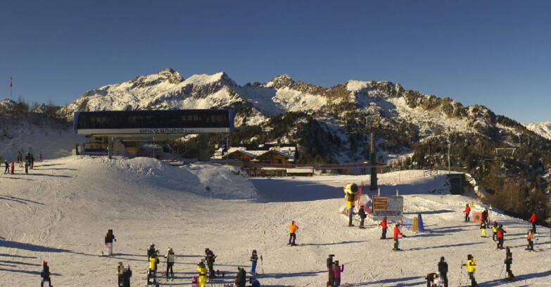 Webcam Ski area Campiglio Dolomiti di Brenta Val di Sole Val Rendena - Seggiovia Orso Bruno 