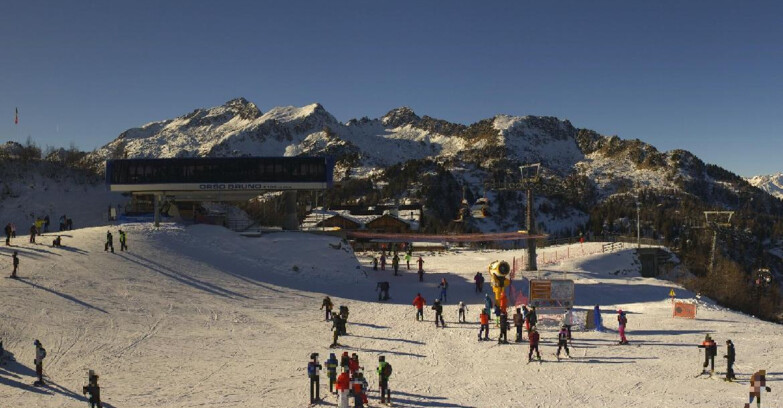 Webcam Ski area Campiglio Dolomiti di Brenta Val di Sole Val Rendena - Seggiovia Orso Bruno 
