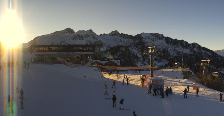 Webcam Ski area Campiglio Dolomiti di Brenta Val di Sole Val Rendena - Seggiovia Orso Bruno 