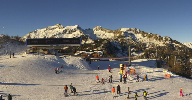 Webcam Ski area Campiglio Dolomiti di Brenta Val di Sole Val Rendena - Seggiovia Orso Bruno 