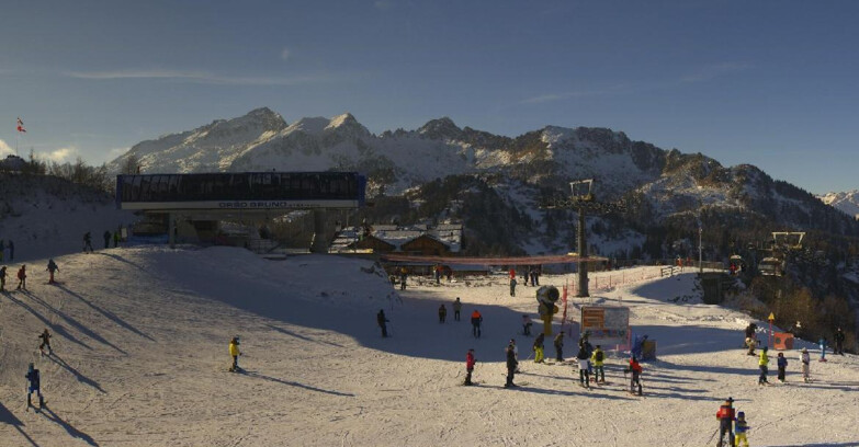 Webcam Ski area Campiglio Dolomiti di Brenta Val di Sole Val Rendena - Seggiovia Orso Bruno 