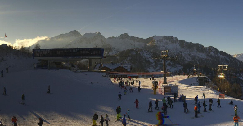 Webcam Ski area Campiglio Dolomiti di Brenta Val di Sole Val Rendena - Seggiovia Orso Bruno 