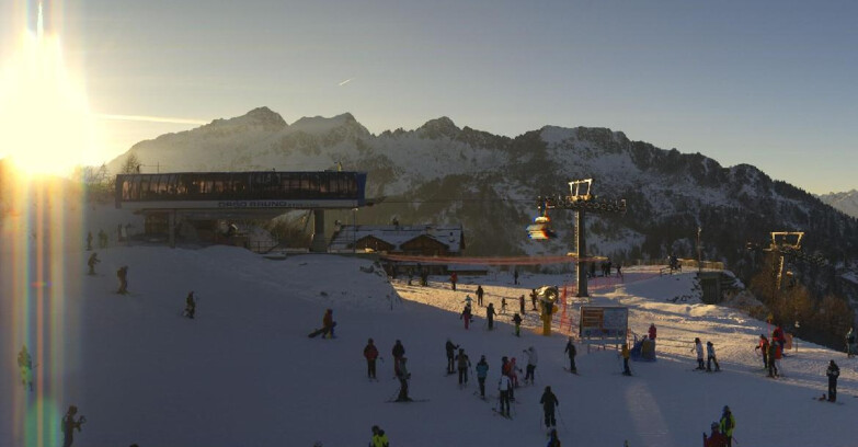 Webcam Ski area Campiglio Dolomiti di Brenta Val di Sole Val Rendena - Seggiovia Orso Bruno 