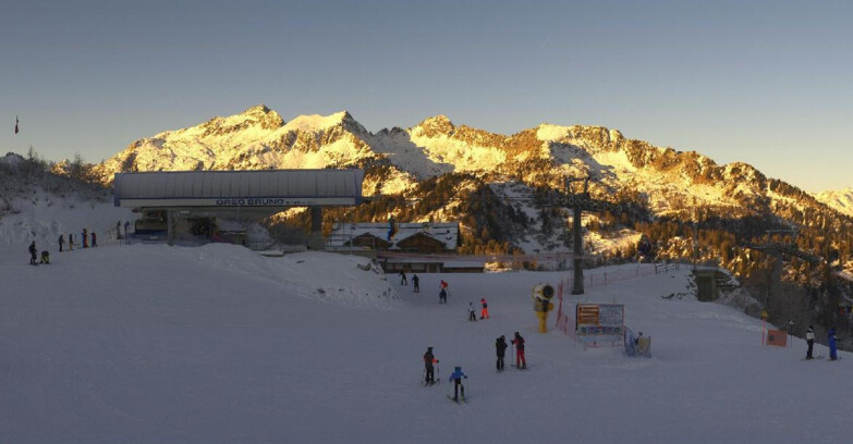 Webcam Folgarida-Marilleva  (Skiarea Campiglio Dolomiti di Brenta - Val di Sole Val Rendena) - Seggiovia Orso Bruno 