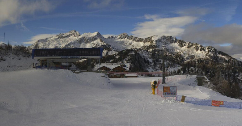 Webcam Ski area Campiglio Dolomiti di Brenta Val di Sole Val Rendena - Seggiovia Orso Bruno 