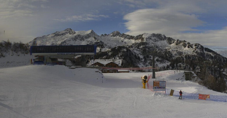 Webcam Ski area Campiglio Dolomiti di Brenta Val di Sole Val Rendena - Seggiovia Orso Bruno 