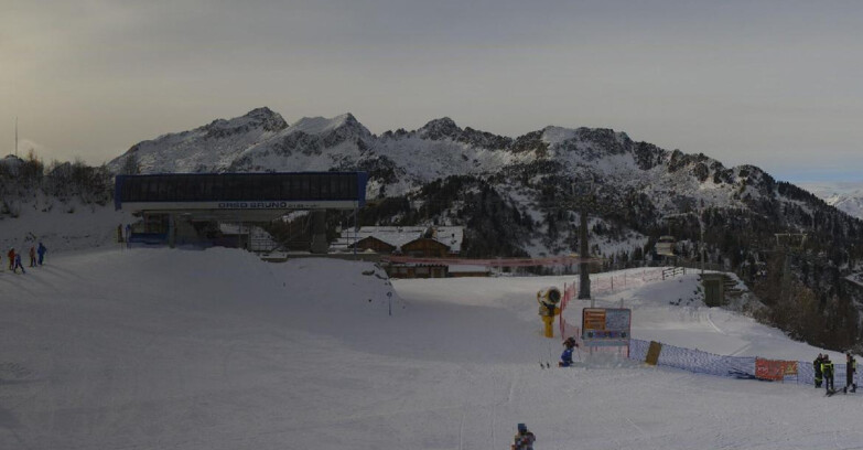 Webcam Ski area Campiglio Dolomiti di Brenta Val di Sole Val Rendena - Seggiovia Orso Bruno 