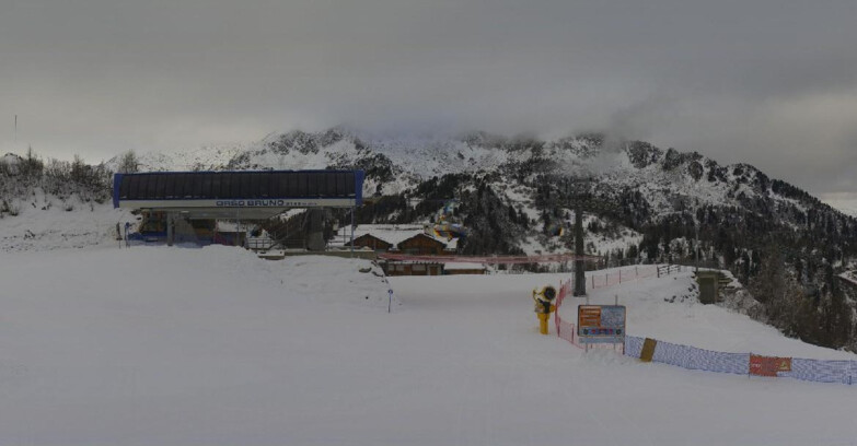 Webcam Ski area Campiglio Dolomiti di Brenta Val di Sole Val Rendena - Seggiovia Orso Bruno 