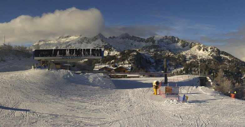 Webcam Skiarea Campiglio Dolomiti di Brenta Val di Sole Val Rendena - Seggiovia Orso Bruno 