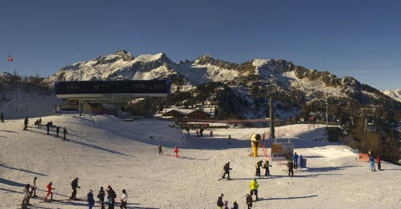 Webcam Skiarea Campiglio Dolomiti di Brenta Val di Sole Val Rendena - Seggiovia Orso Bruno 