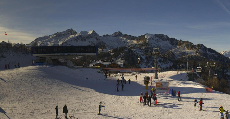 Webcam Skiarea Campiglio Dolomiti di Brenta Val di Sole Val Rendena - Seggiovia Orso Bruno 