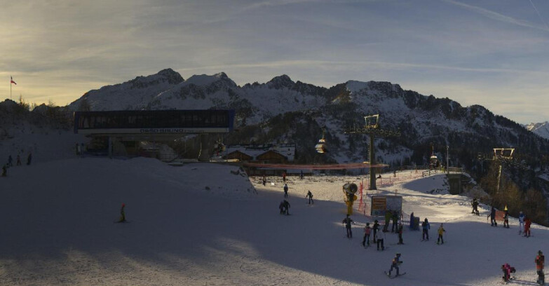 Webcam Skiarea Campiglio Dolomiti di Brenta Val di Sole Val Rendena - Seggiovia Orso Bruno 