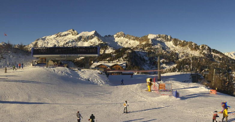 Webcam Skiarea Campiglio Dolomiti di Brenta Val di Sole Val Rendena - Seggiovia Orso Bruno 