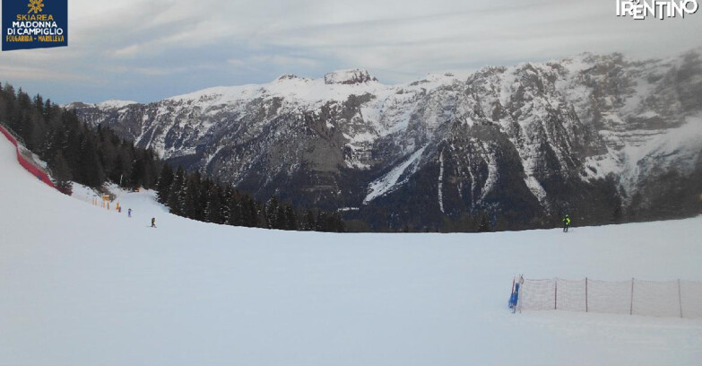 Webcam Folgarida-Marilleva  (Skiarea Campiglio Dolomiti di Brenta - Val di Sole Val Rendena) - Pista delle Rocce - Folgarida