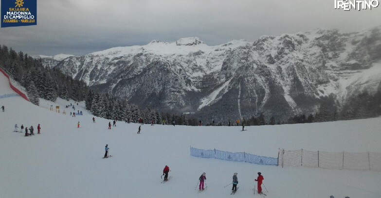 Webcam Folgarida-Marilleva  (Skiarea Campiglio Dolomiti di Brenta - Val di Sole Val Rendena) - Pista delle Rocce - Folgarida