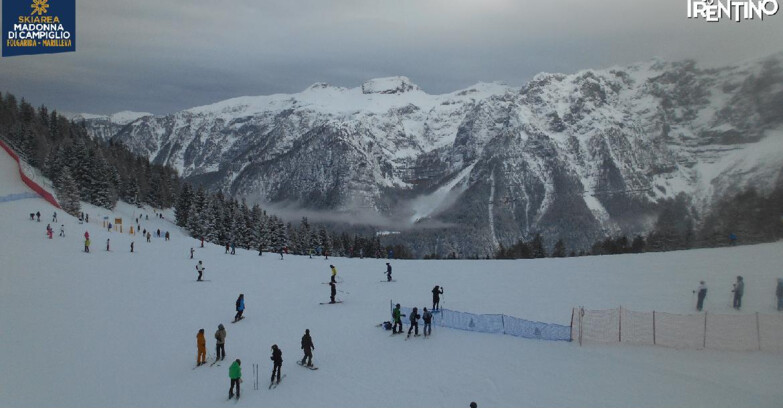 Webcam Folgarida-Marilleva  (Skiarea Campiglio Dolomiti di Brenta - Val di Sole Val Rendena) - Pista delle Rocce - Folgarida