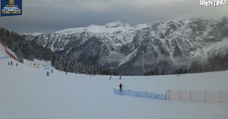 Webcam Folgarida-Marilleva  (Skiarea Campiglio Dolomiti di Brenta - Val di Sole Val Rendena) - Pista delle Rocce - Folgarida