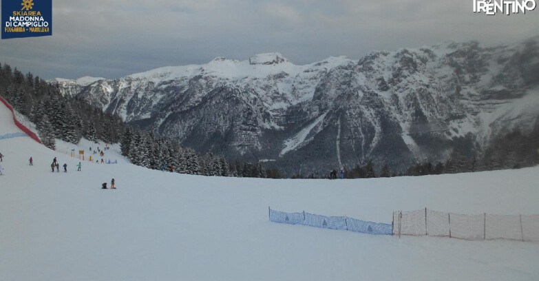 Webcam Folgarida-Marilleva  (Skiarea Campiglio Dolomiti di Brenta - Val di Sole Val Rendena) - Pista delle Rocce - Folgarida