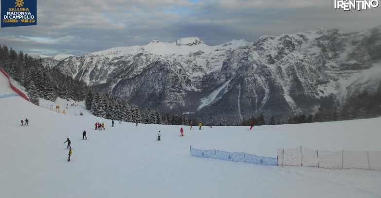 Webcam Folgarida-Marilleva  (Skiarea Campiglio Dolomiti di Brenta - Val di Sole Val Rendena) - Pista delle Rocce - Folgarida