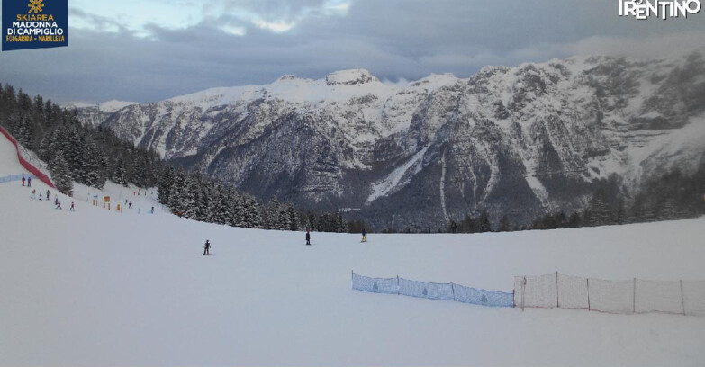 Webcam Folgarida-Marilleva  (Skiarea Campiglio Dolomiti di Brenta - Val di Sole Val Rendena) - Pista delle Rocce - Folgarida