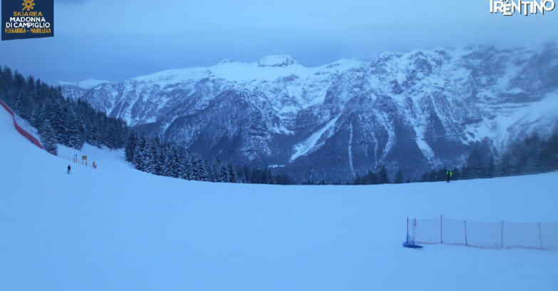 Webcam Folgarida-Marilleva  (Skiarea Campiglio Dolomiti di Brenta - Val di Sole Val Rendena) - Pista delle Rocce - Folgarida