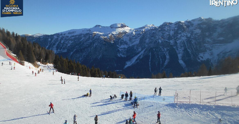 Webcam Folgarida-Marilleva  (Skiarea Campiglio Dolomiti di Brenta - Val di Sole Val Rendena) - Pista delle Rocce - Folgarida
