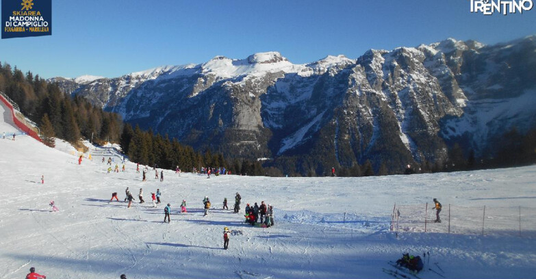 Webcam Folgarida-Marilleva  (Skiarea Campiglio Dolomiti di Brenta - Val di Sole Val Rendena) - Pista delle Rocce - Folgarida