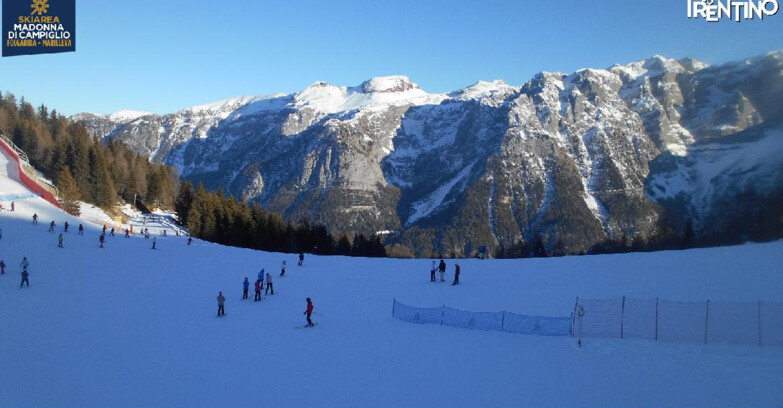 Webcam Folgarida-Marilleva  (Skiarea Campiglio Dolomiti di Brenta - Val di Sole Val Rendena) - Pista delle Rocce - Folgarida
