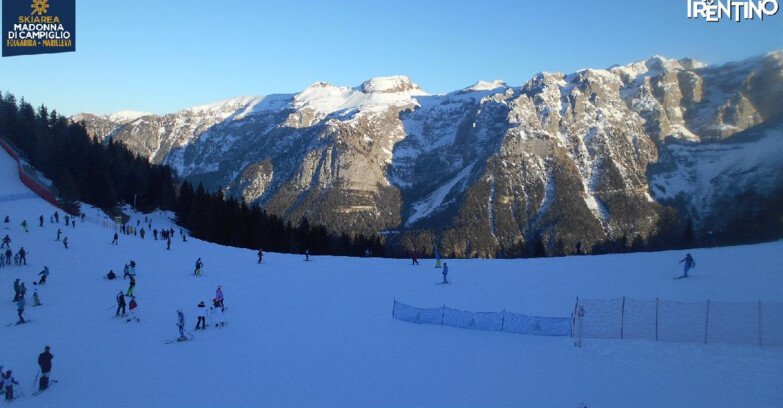 Webcam Folgarida-Marilleva  (Skiarea Campiglio Dolomiti di Brenta - Val di Sole Val Rendena) - Pista delle Rocce - Folgarida