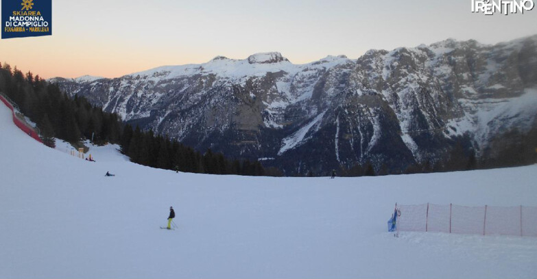 Webcam Folgarida-Marilleva  (Skiarea Campiglio Dolomiti di Brenta - Val di Sole Val Rendena) - Pista delle Rocce - Folgarida