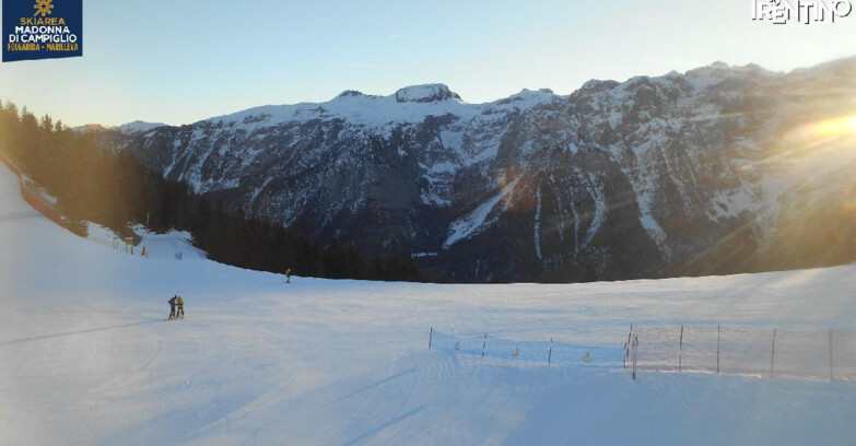 Webcam Folgarida-Marilleva  (Skiarea Campiglio Dolomiti di Brenta - Val di Sole Val Rendena) - Pista delle Rocce - Folgarida
