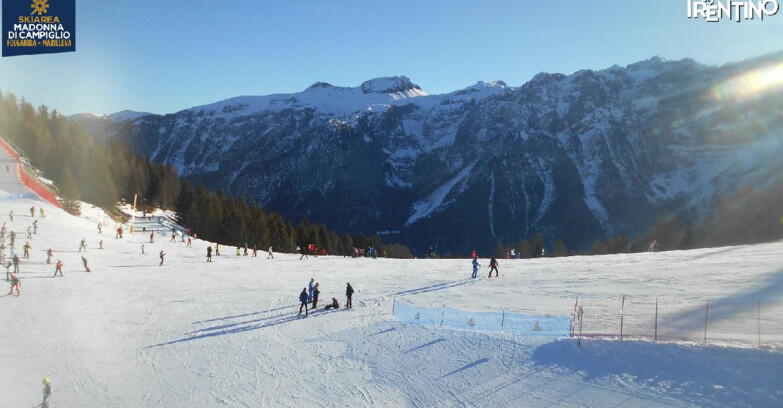 Webcam Folgarida-Marilleva  (Skiarea Campiglio Dolomiti di Brenta - Val di Sole Val Rendena) - Pista delle Rocce - Folgarida
