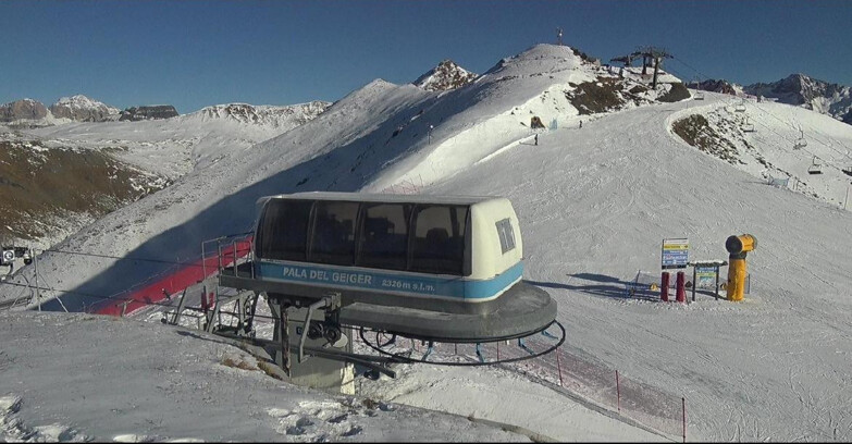 Webcam Pozza di Fassa-Aloch-Buffaure  - Pala del Geiger, sullo sfondo il Pordoi