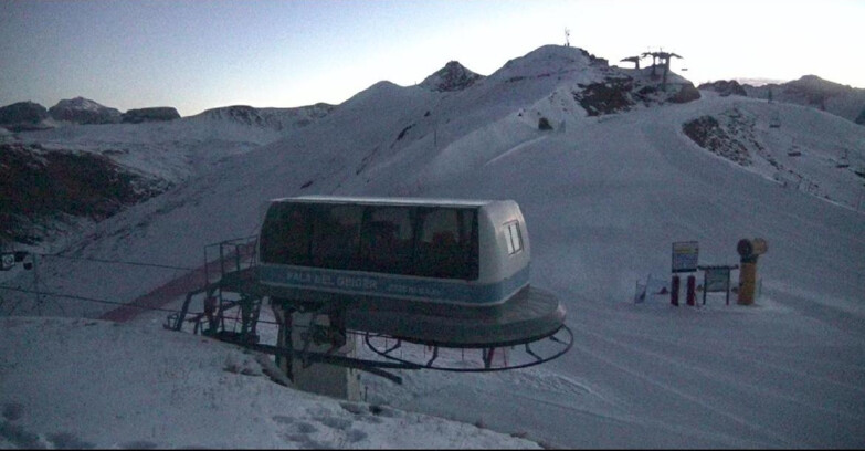 Webcam Pozza di Fassa-Aloch-Buffaure  - Pala del Geiger, sullo sfondo il Pordoi
