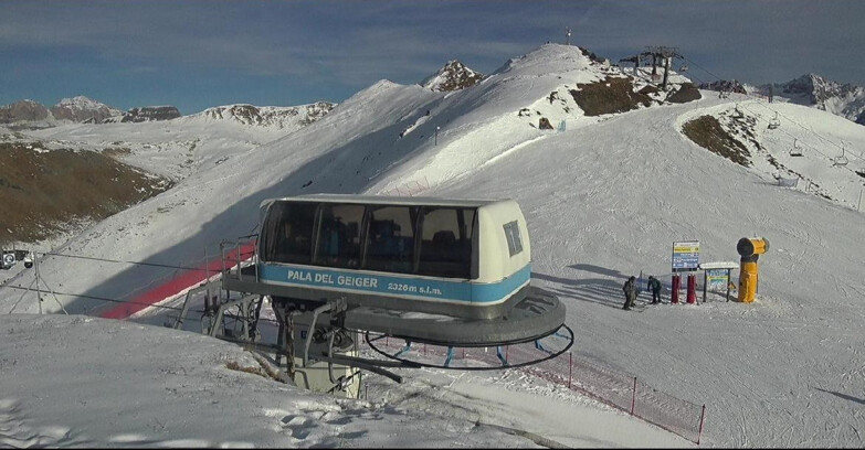 Webcam Pozza di Fassa-Aloch-Buffaure  - Pala del Geiger, sullo sfondo il Pordoi